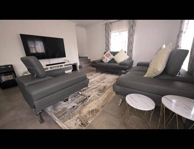 3 BEDROOM HOUSE FOR SALE IN THATCHFIELD